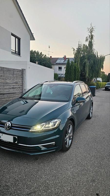 Gebraucht VW Golf VII Highline 135 PS (99 kW) 2018 Grün Kombi