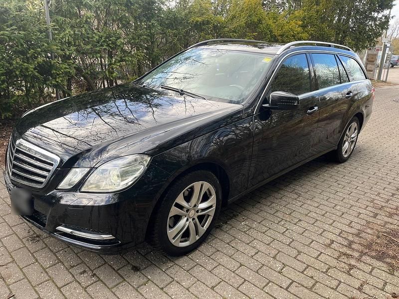 Gebraucht Mercedes E220 170 PS (125 kW) 2012 Schwarz Kombi