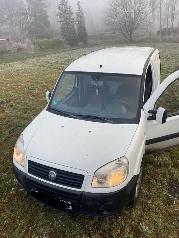 Weiß Gebraucht 2006 Fiat Doblò Active Van / Kleinbus | 3.699 € (Fairer Preis) - Bild 1/4