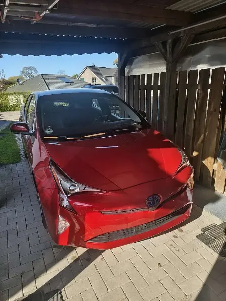 Gebraucht Toyota Prius Comfort 98 PS (72 kW) 2016 Rot Kleinwagen