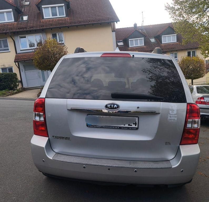 Gebraucht Kia Carnival EX 185 PS (136 kW) 2007 Silber Van / Kleinbus