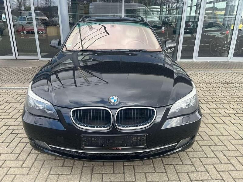 Gebraucht BMW 520 177 PS (130 kW) 2009 Black sapphire metallic Kombi