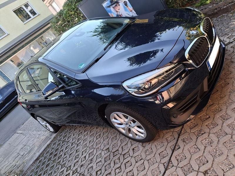 Blau Gebraucht 2020 BMW 225 Active Tourer iPerformance Van / Kleinbus | 17.990 € (Guter Preis) - Bild 1/4