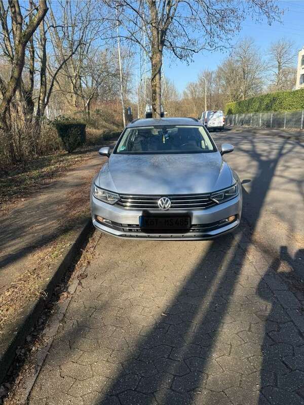 Silber Gebraucht 2017 VW Passat Comfortline Kombi | 13.499 € (Fairer Preis) - Bild 1/4