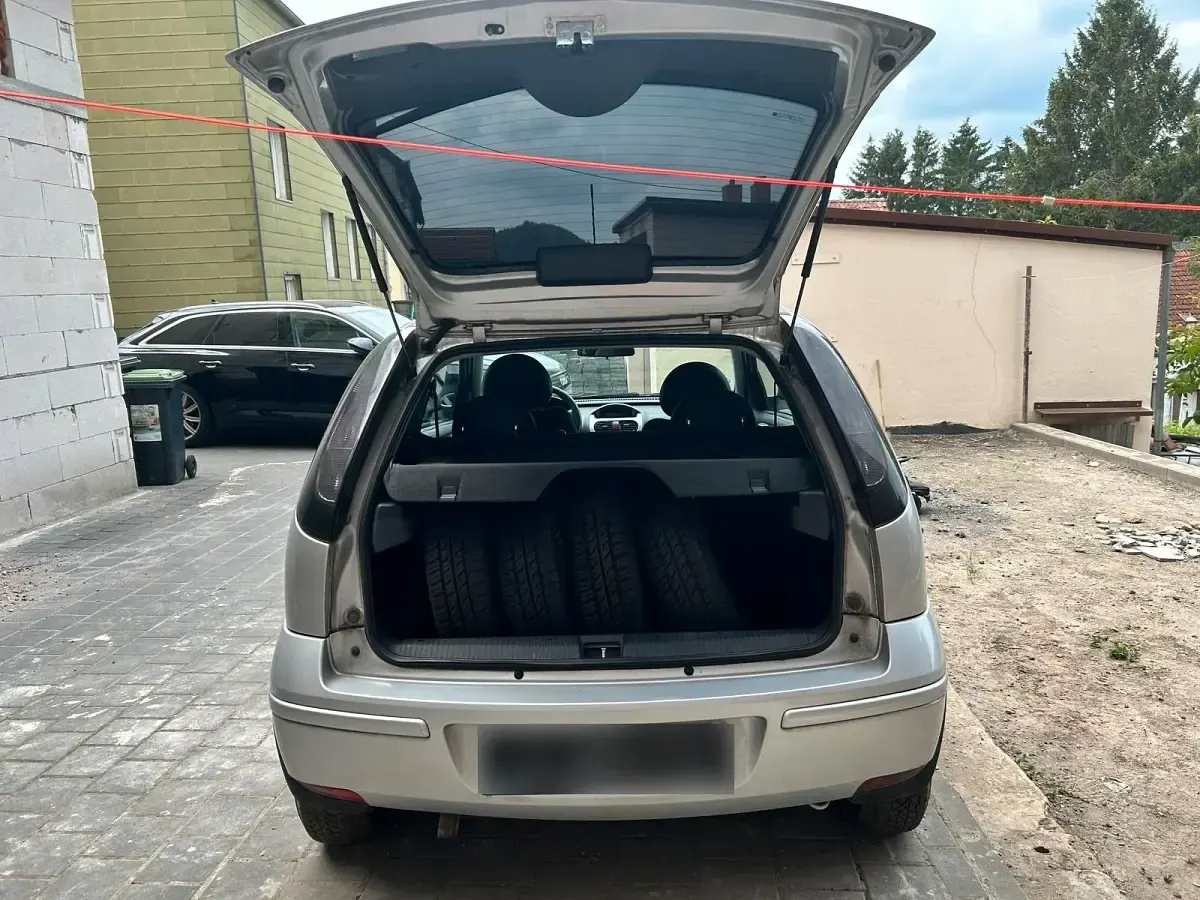 Gebraucht Opel Corsa 80 PS (58 kW) 2004 Silber Kleinwagen