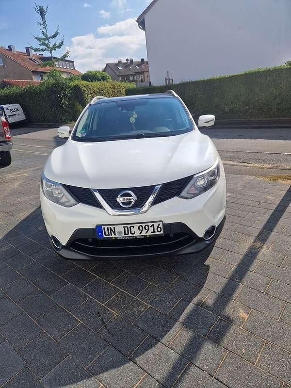Weiß Gebraucht 2015 Nissan Qashqai Tekna SUV | 9.490 € (Fairer Preis) - Bild 1/4