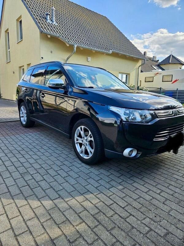 Schwarz Gebraucht 2014 Mitsubishi Outlander Diamant Edition SUV | 9.300 € (Superpreis) - Bild 1/4