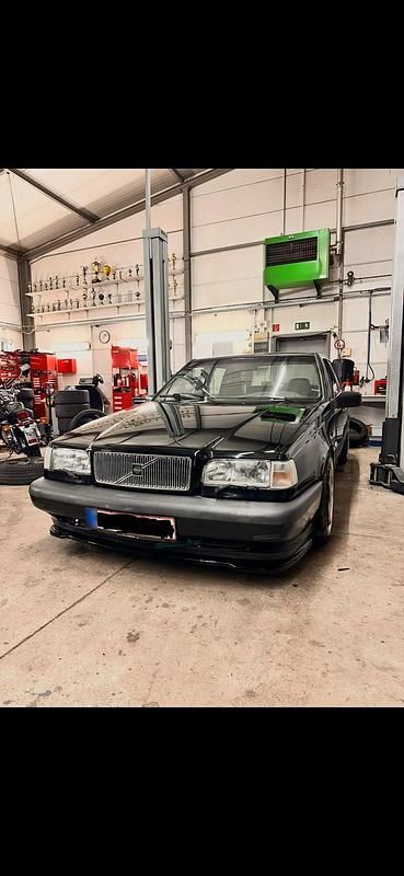Second-hand Volvo 850 144 CP (105 kW) 1994 Negru Berlinǎ