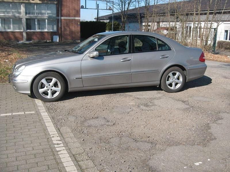 Gebraucht Mercedes E280 Elegance 231 PS (169 kW) 2005 Beige Limousine