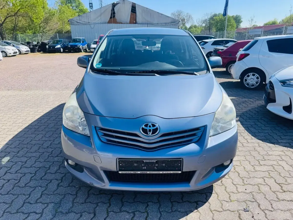 Gebraucht Toyota Verso Life 126 PS (92 kW) 2009 Blau Van / Kleinbus