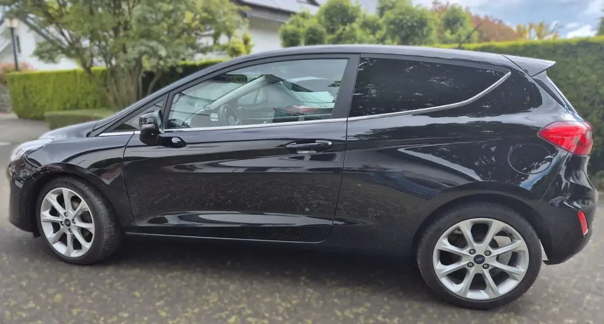 Gebraucht Ford Fiesta Titanium 101 PS (74 kW) 2018 Schwarz Kleinwagen