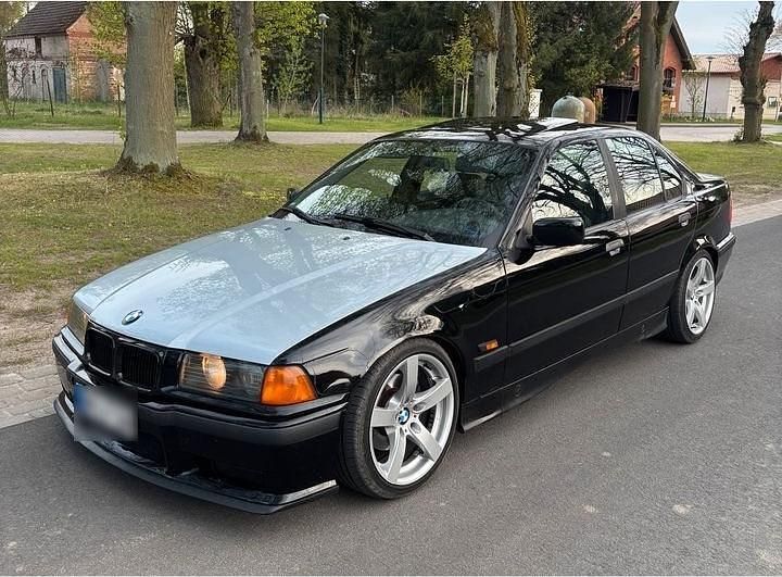 Second-hand BMW 323 192 CP (141 kW) 1996 Berlinǎ
