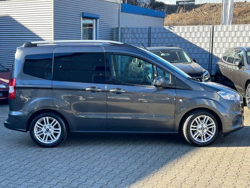 Gebraucht Ford Tourneo Courier Titanium 101 PS (74 kW) 2019 Grau Van / Kleinbus