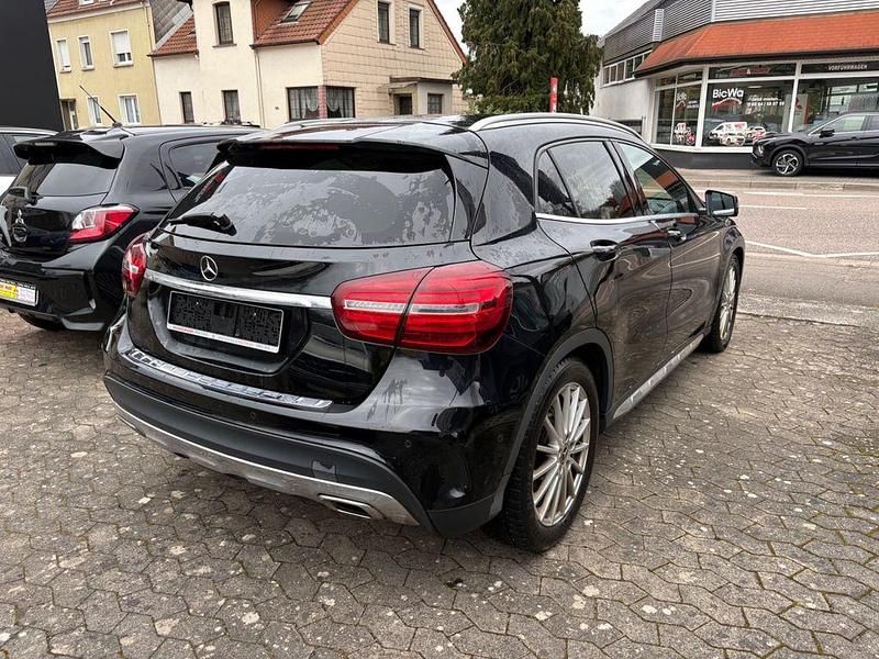 Gebraucht Mercedes GLA250 211 PS (155 kW) 2018 Schwarz SUV