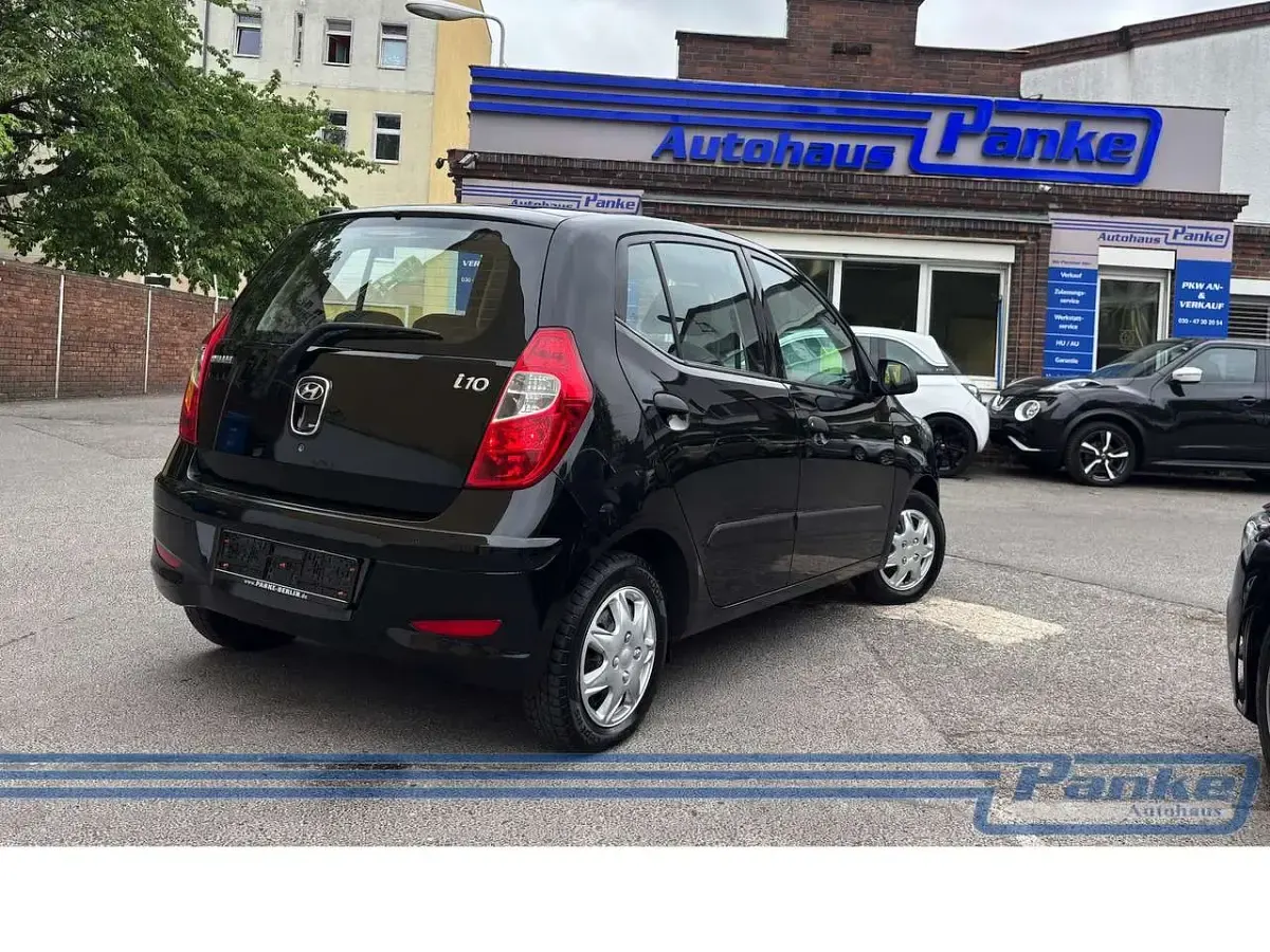 Gebraucht Hyundai i10 69 PS (50 kW) 2012 Phantom black Kleinwagen