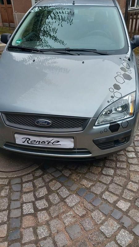Gebraucht Ford Focus Ambiente 101 PS (74 kW) 2005 Grau Limousine