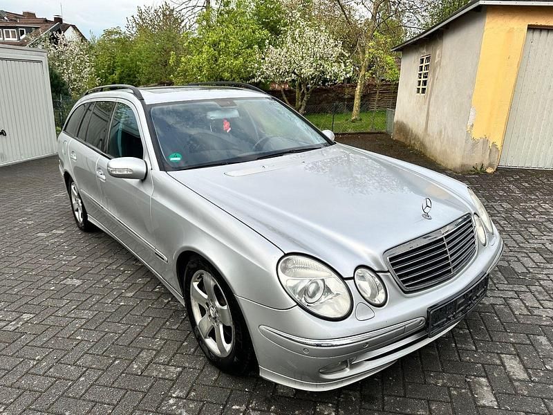 Gebraucht Mercedes E350 Avantgarde 272 PS (200 kW) 2005 Schwarz Kombi