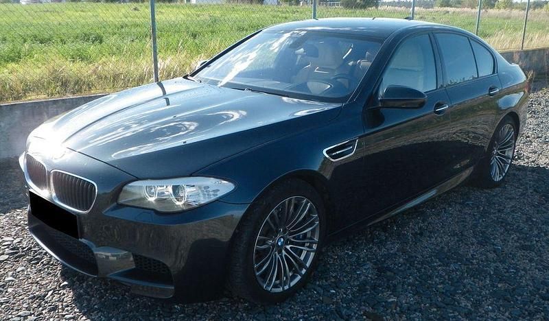 Grau Gebraucht 2012 BMW 123 Sport Line Kleinwagen | 29.500 € - Bild 1/4