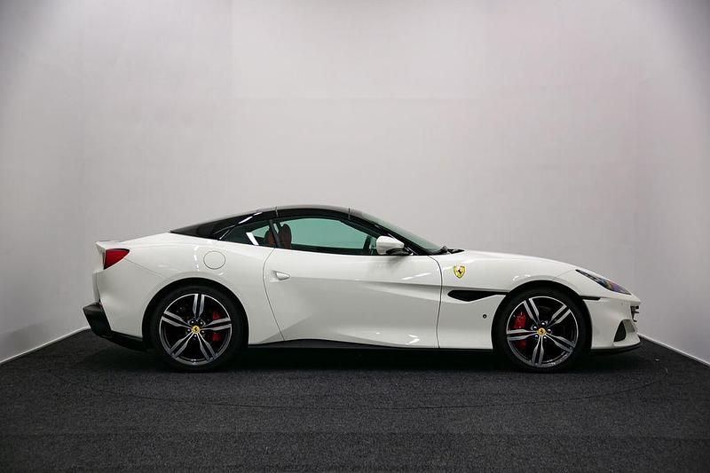Gebraucht Ferrari Portofino 620 PS (456 kW) 2023 Weiß Cabrio