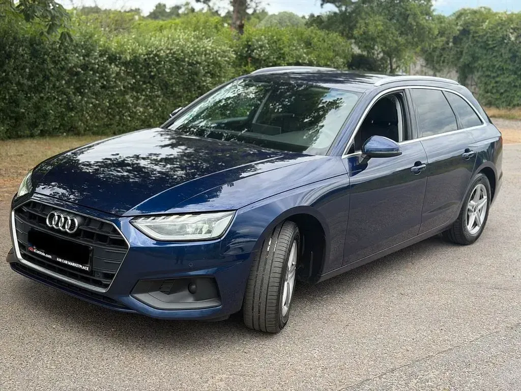 Gebraucht Audi A4 Basis 163 PS (119 kW) 2022 Blau Kombi