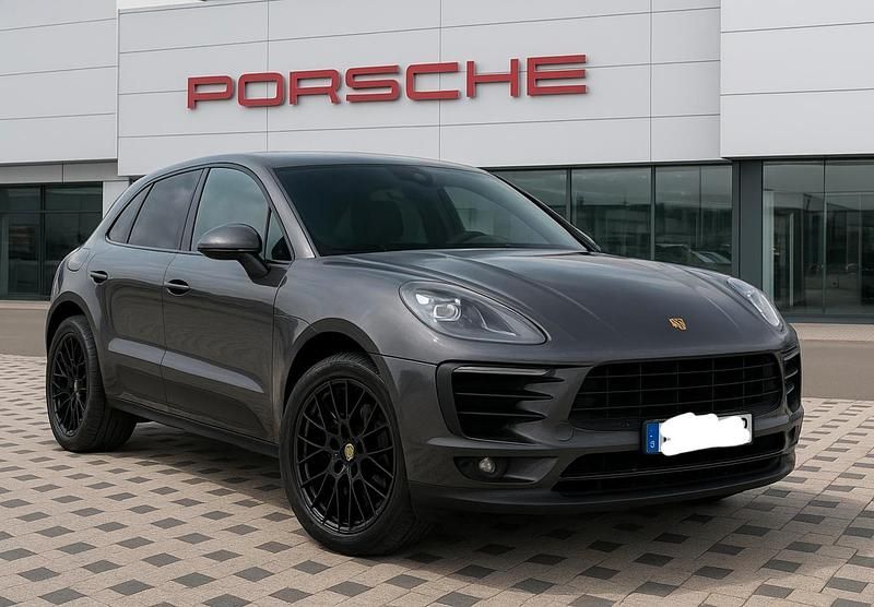 Grau Gebraucht 2015 Porsche Macan SUV | 37.500 € - Bild 1/4