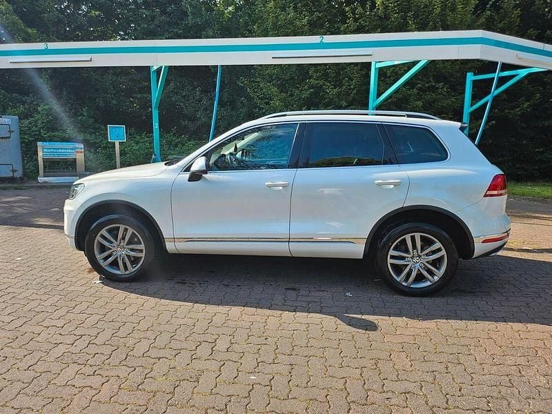 Gebraucht VW Touareg 262 PS (192 kW) 2015 Weiß SUV