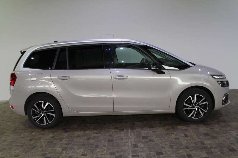 Lackierung sable/metallic Gebraucht 2021 Citroën C4 SpaceTourer Shine Van / Kleinbus | 15.990 € (Fairer Preis) - Bild 1/4