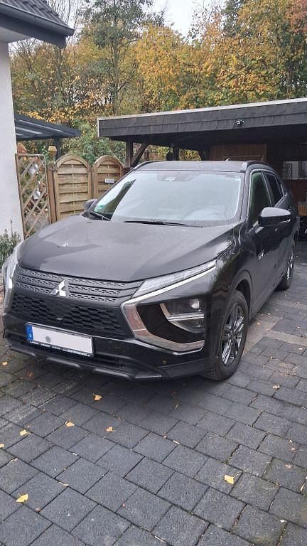 Schwarz Gebraucht 2022 Mitsubishi Eclipse Cross Basis SUV | 21.500 € (Guter Preis) - Bild 1/3
