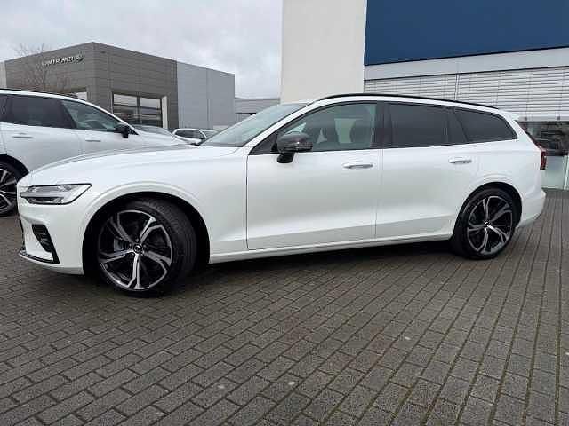 Gebraucht Volvo V60 145 PS (106 kW) 2024 Kombi