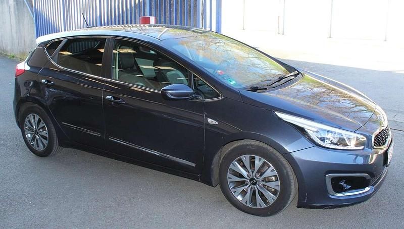 Gebraucht Kia Ceed 135 PS (99 kW) 2017 (e5b) winchestergrau met. Kleinwagen