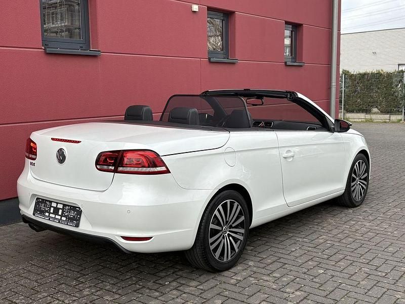 Gebraucht VW Eos Sport 140 PS (102 kW) 2013 Bi colorr oryxweiss / black** Cabrio