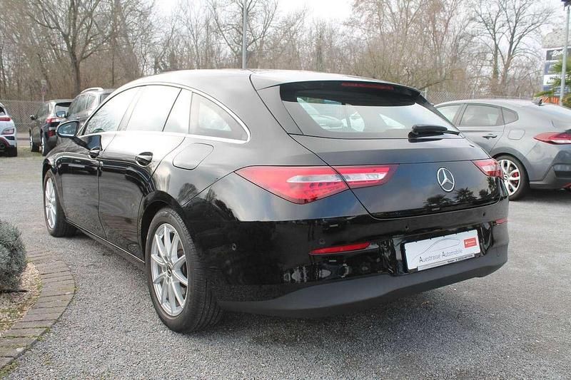 Gebraucht Mercedes CLA180 Shooting Brake 136 PS (100 kW) 2022 Schwarz Kombi