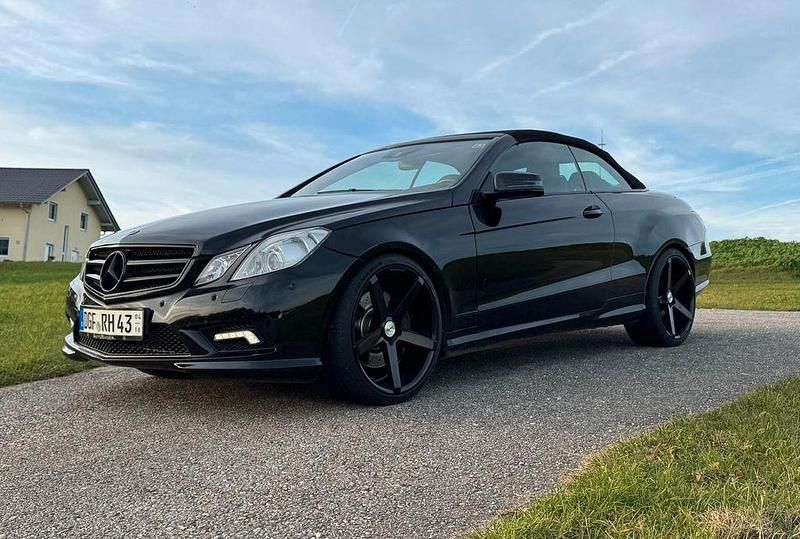 Gebraucht Mercedes E500 AMG line 387 PS (284 kW) 2010 Schwarz Cabrio
