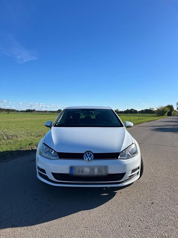 Weiß Gebraucht 2014 VW Golf VII Edition Limousine | 8.600 € (Fairer Preis) - Bild 1/4