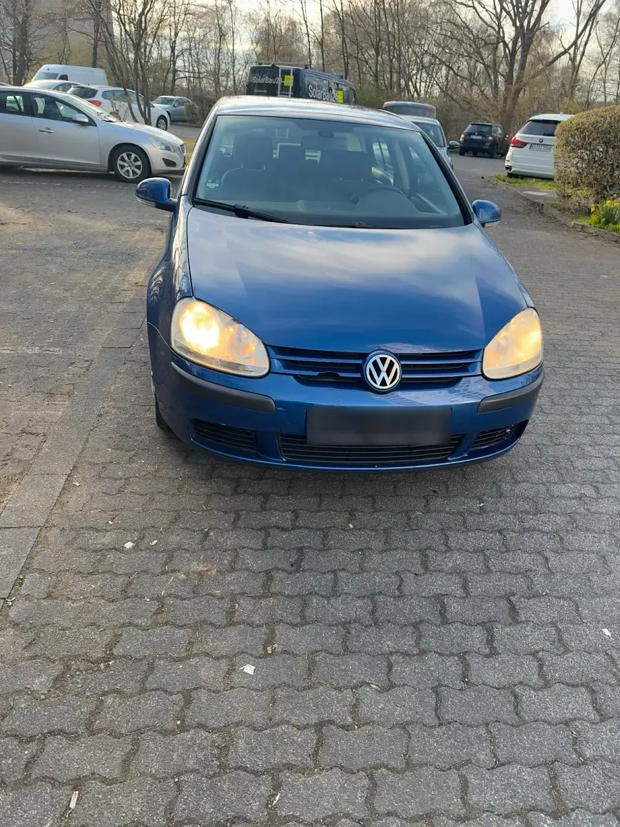 Gebraucht VW Golf V 102 PS (75 kW) 2004 Blau Kleinwagen