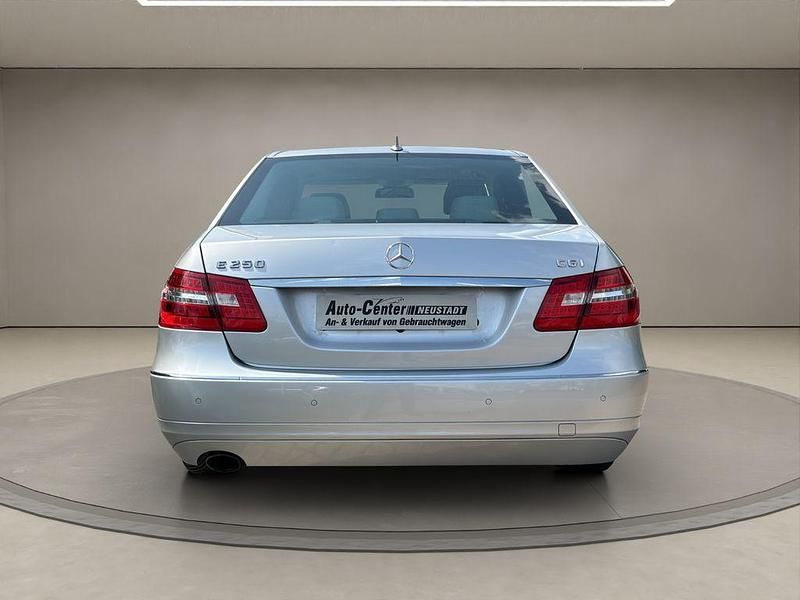Gebraucht Mercedes E250 Avantgarde 204 PS (150 kW) 2009 Silber Limousine