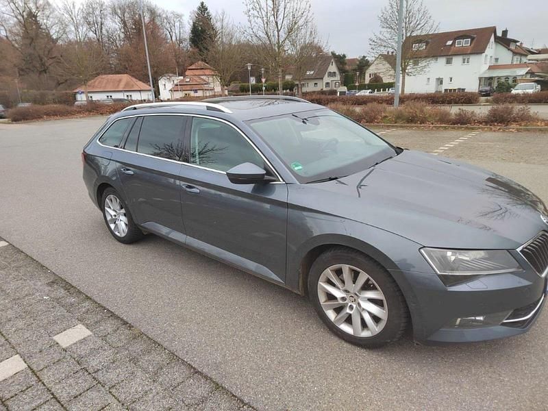 Grau Gebraucht 2016 Skoda Superb Style Kombi | 10.000 € (Superpreis) - Bild 1/4