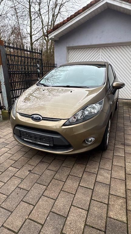 Gebraucht Ford Fiesta Trend 82 PS (60 kW) 2012 Braun Kleinwagen