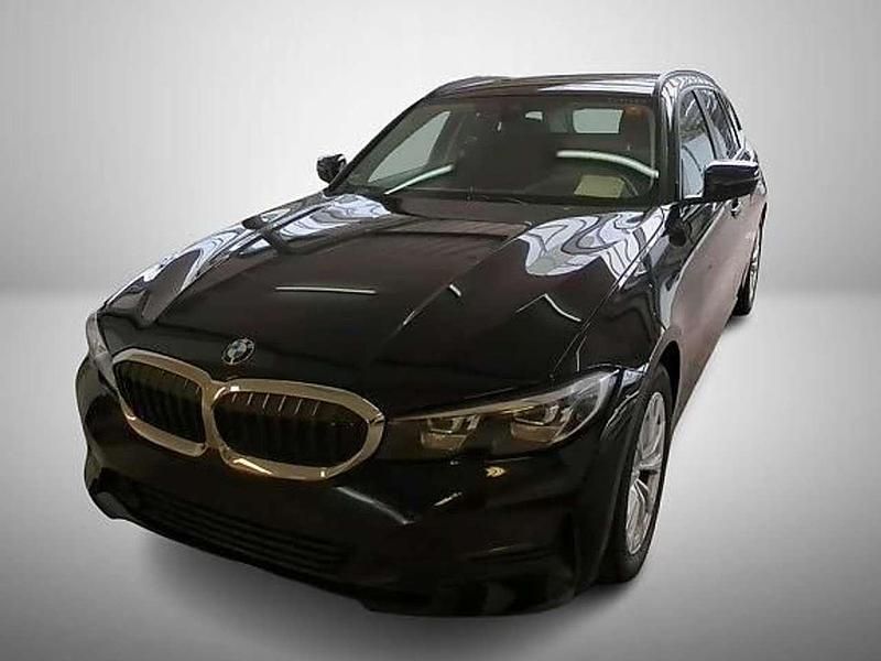 Schwarz Gebraucht 2021 BMW 320 Advantage Kombi | 26.649 € (Fairer Preis) - Bild 1/3