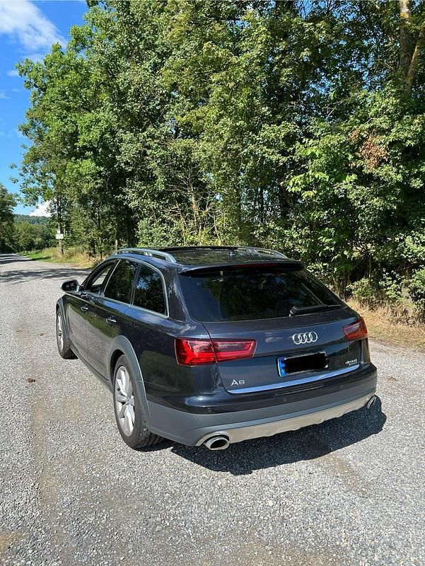 Blau Gebraucht 2017 Audi A6 Allroad Kombi | 17.250 € (Guter Preis) - Bild 1/4