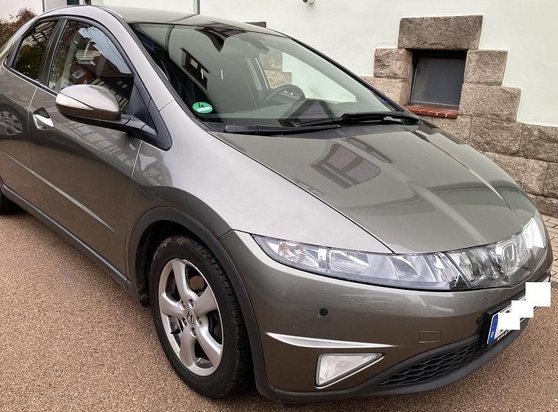 Grau Gebraucht 2008 Honda Civic Limousine | 4.500 € - Bild 1/4