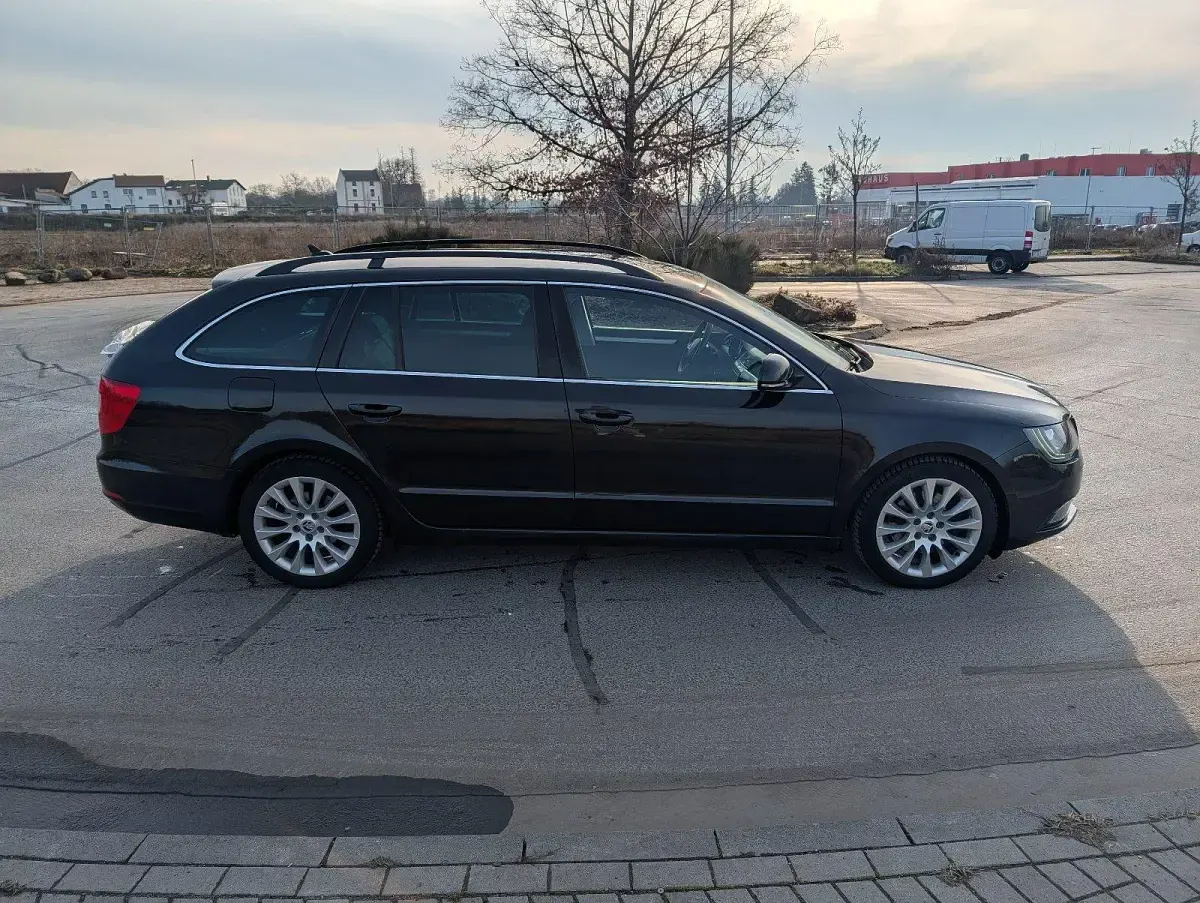 Gebraucht Skoda Superb 170 PS (125 kW) 2013 Schwarz Kombi
