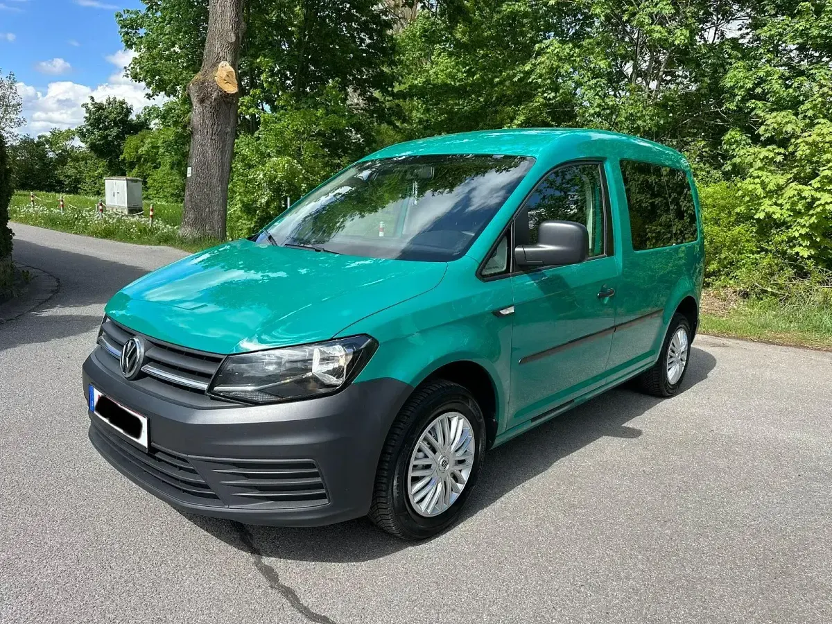 Käytetty VW Caddy 75 HP (55 kW) 2018 Vihreä Tila-auto