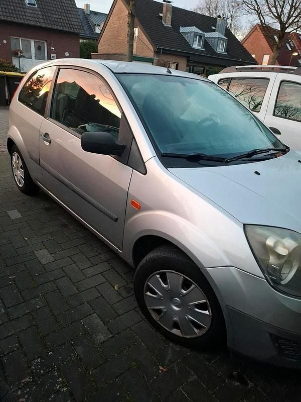 Silber Gebraucht 2007 Ford Fiesta Kleinwagen | 450 € (Superpreis) - Bild 1/4