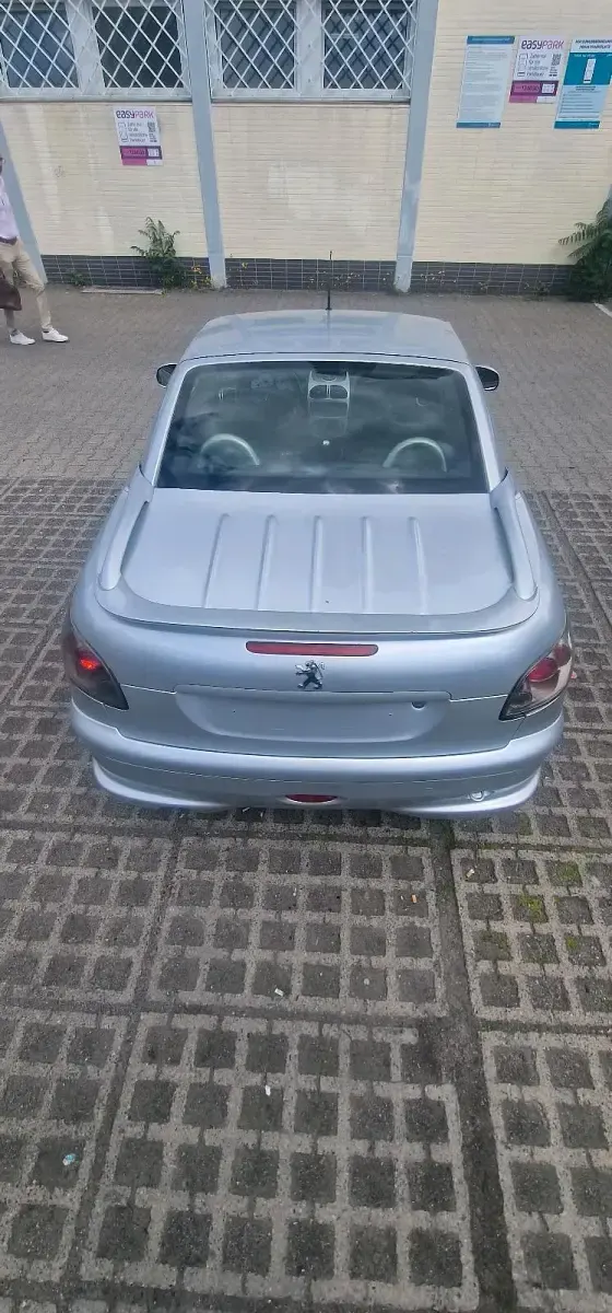 Gebraucht Peugeot 206 CC 109 PS (80 kW) 2002 Silber Cabrio