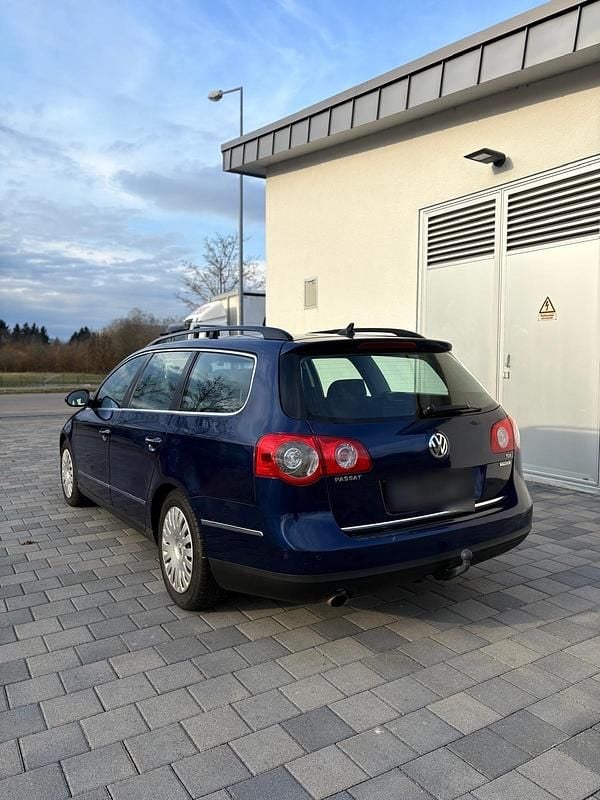Gebraucht VW Passat 104 PS (76 kW) 2010 Blau Kombi