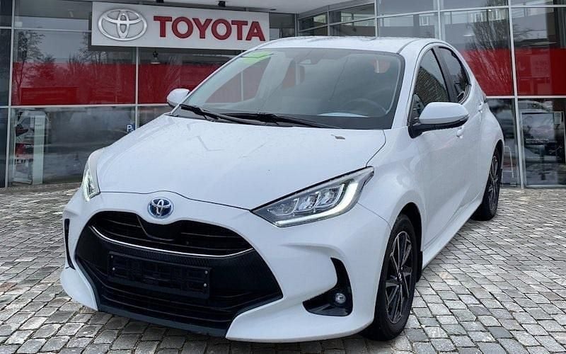 Weiß Gebraucht 2022 Toyota Yaris Hybrid Business Edition Limousine | 19.490 € (Fairer Preis) - Bild 1/4