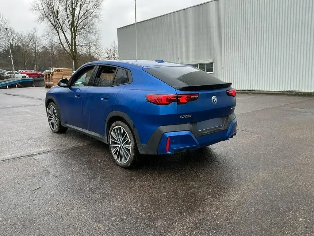 Gebraucht BMW iX2 150 kW (204 PS) 2024 Blau SUV