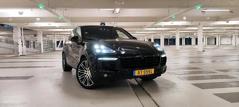 Schwarz Gebraucht 2016 Porsche Cayenne S SUV | 29.900 € (Etwas zu teuer) - Bild 1/4