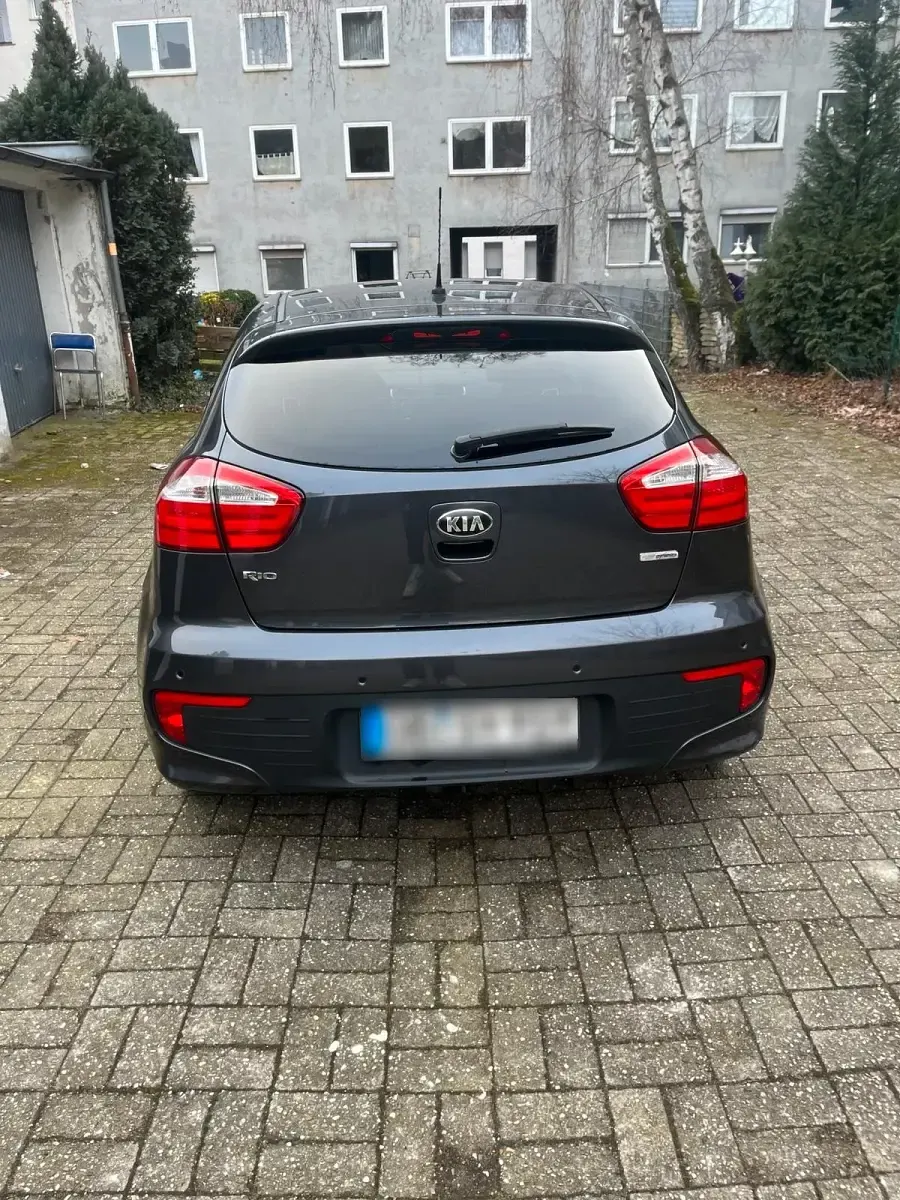 Gebraucht Kia Rio 90 PS (66 kW) 2015 Schwarz Kleinwagen